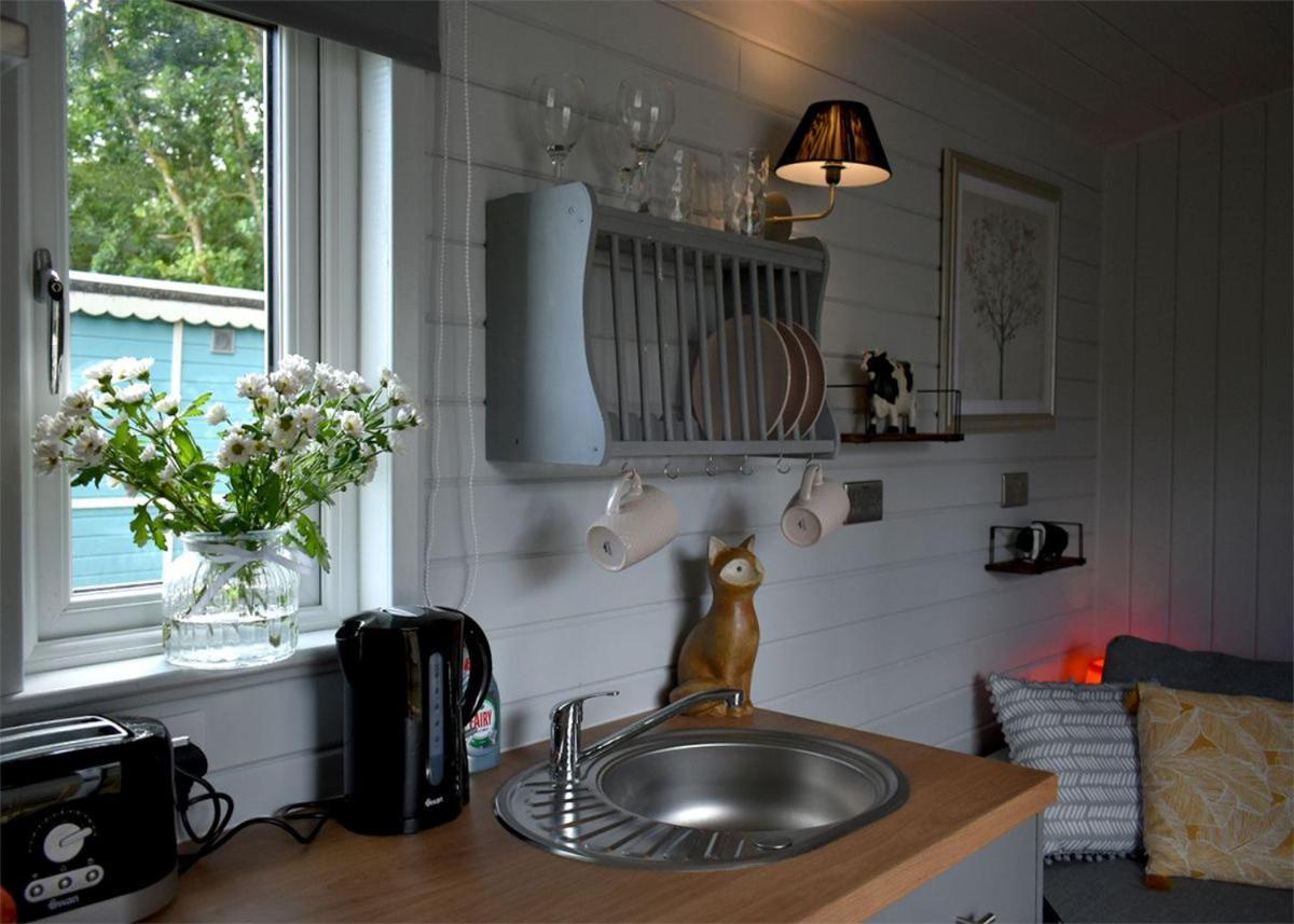 וולשפול Riverview Lodges And Glamping מראה חיצוני תמונה
