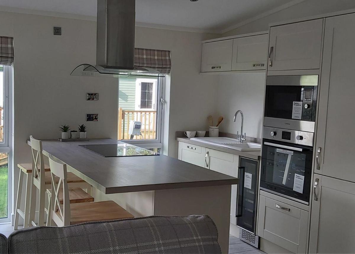 וולשפול Riverview Lodges And Glamping מראה חיצוני תמונה